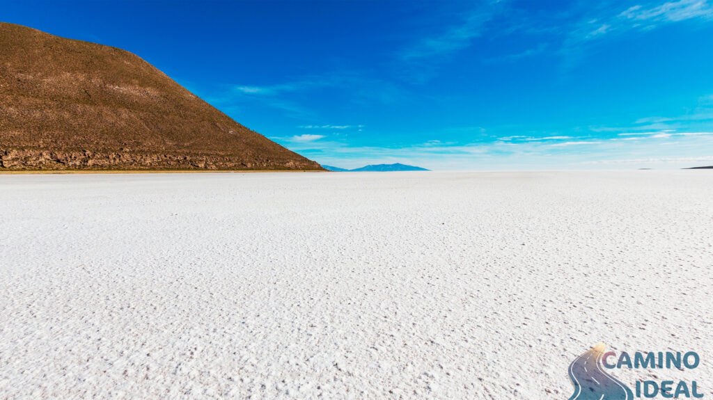Salar de Uyuni en Bolivia, un lugar donde el cilo se funde con el suelo
