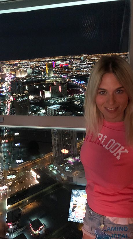 Noelí en el mirador interior de la Torre Stratosphere en Las Vegas