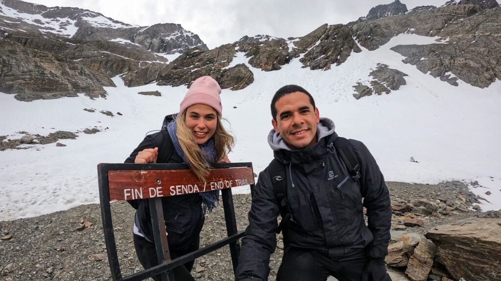 Noelí y Edu en el Glaciar Martial en Ushuaia