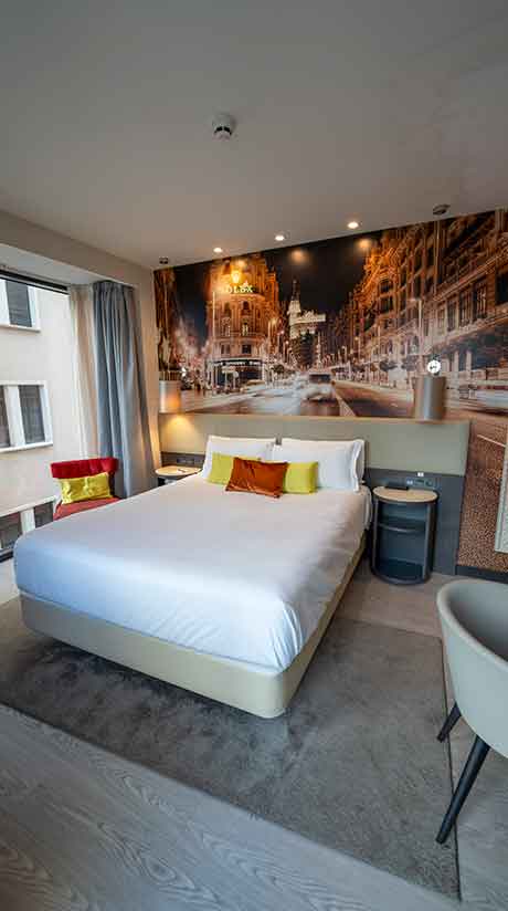 El Hotel Indigo Gran Via Madrid tiene espacios coloridos y modernos