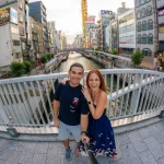 Edu y Noeli en Dotombori, Osaka al atardecer